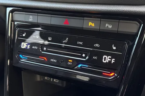  Volkswagen T-Roc 1.0 TSI Style Design Euro 6 (s/s) 5dr Thumbnail #22