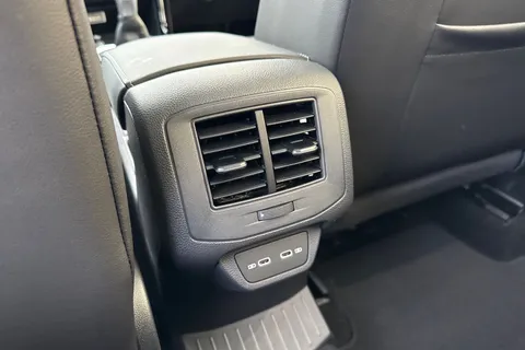  Volkswagen T-Roc 1.0 TSI Style Design Euro 6 (s/s) 5dr Thumbnail #36