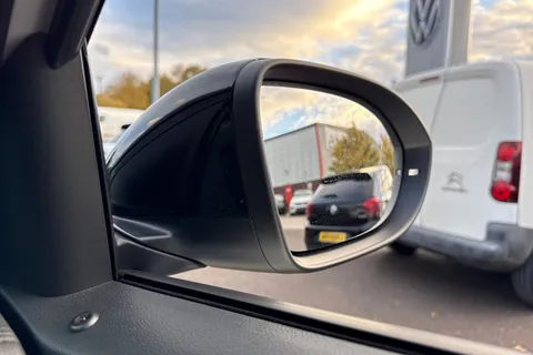  Volkswagen T-Roc 1.0 TSI Style Design Euro 6 (s/s) 5dr Thumbnail #40