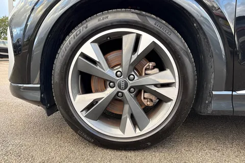 13 of 50 for AUDI Q4 220kW 50 Quattro 82kWh S Line 5dr Auto