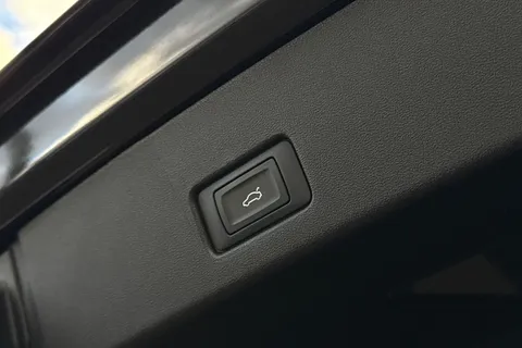 25 of 50 for AUDI Q4 220kW 50 Quattro 82kWh S Line 5dr Auto