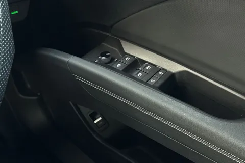 40 of 50 for AUDI Q4 220kW 50 Quattro 82kWh S Line 5dr Auto