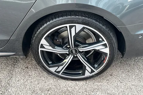 DG73BYN Audi A4 Avant Avant Black Edition 35 TFSI  150 PS S tronic Thumbnail #10