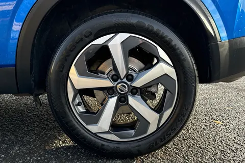 DE71LRJ Nissan Qashqai 1.3 DIG-T MHEV N-Connecta XTRON Euro 6 (s/s) 5dr Thumbnail #11