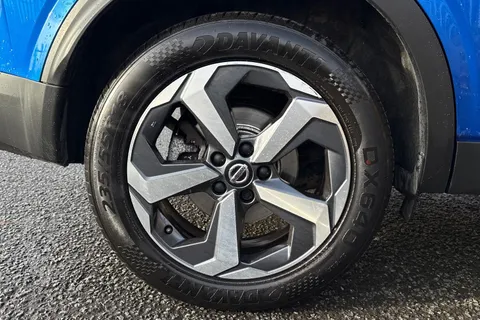 DE71LRJ Nissan Qashqai 1.3 DIG-T MHEV N-Connecta XTRON Euro 6 (s/s) 5dr Thumbnail #12