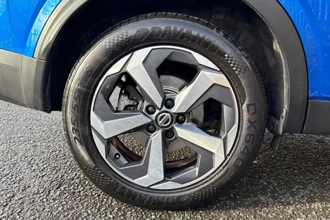 DE71LRJ Nissan Qashqai 1.3 DIG-T MHEV N-Connecta XTRON Euro 6 (s/s) 5dr Thumbnail #14