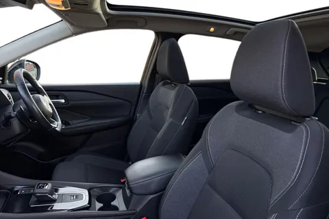 DE71LRJ Nissan Qashqai 1.3 DIG-T MHEV N-Connecta XTRON Euro 6 (s/s) 5dr Thumbnail #17