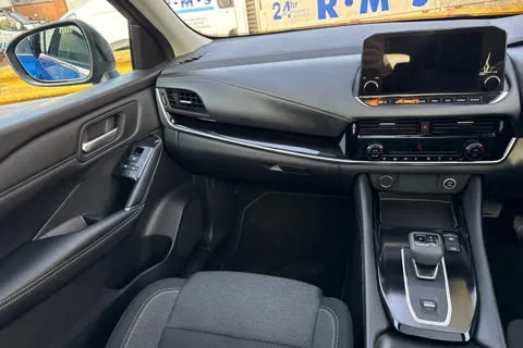 DE71LRJ Nissan Qashqai 1.3 DIG-T MHEV N-Connecta XTRON Euro 6 (s/s) 5dr Thumbnail #21