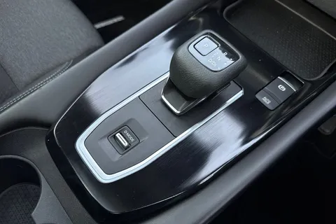 DE71LRJ Nissan Qashqai 1.3 DIG-T MHEV N-Connecta XTRON Euro 6 (s/s) 5dr Thumbnail #24