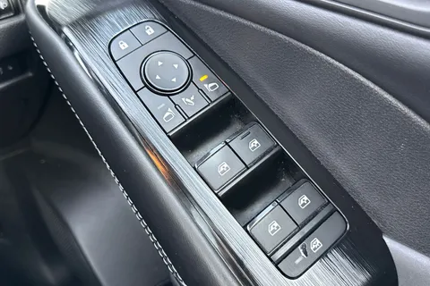 DE71LRJ Nissan Qashqai 1.3 DIG-T MHEV N-Connecta XTRON Euro 6 (s/s) 5dr Thumbnail #34