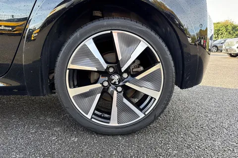 13 of 67 for PEUGEOT 208 100kW GT Premium 50kWh 5dr Auto