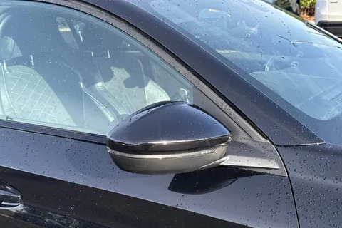 28 of 67 for PEUGEOT 208 100kW GT Premium 50kWh 5dr Auto