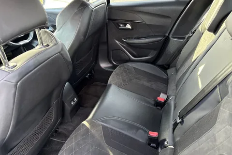 32 of 67 for PEUGEOT 208 100kW GT Premium 50kWh 5dr Auto