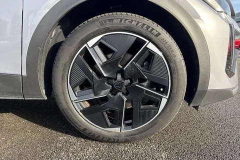 9 of 66 for PEUGEOT 408 1.6 12.4kWh Allure Premium Fastback e-EAT Euro 6 (s/s) 5dr