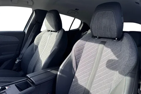 15 of 66 for PEUGEOT 408 1.6 12.4kWh Allure Premium Fastback e-EAT Euro 6 (s/s) 5dr