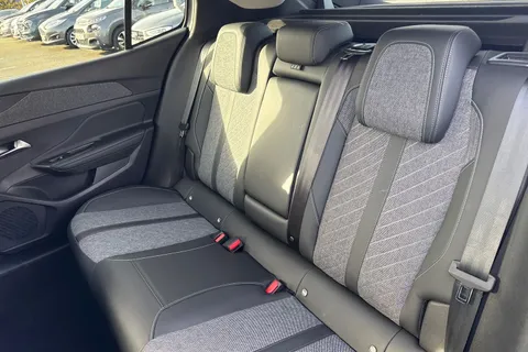 18 of 66 for PEUGEOT 408 1.6 12.4kWh Allure Premium Fastback e-EAT Euro 6 (s/s) 5dr