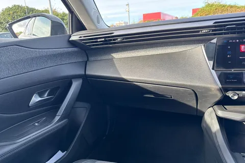 19 of 66 for PEUGEOT 408 1.6 12.4kWh Allure Premium Fastback e-EAT Euro 6 (s/s) 5dr