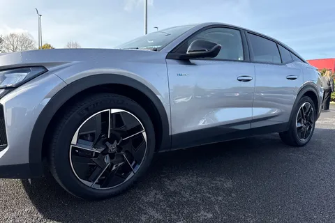 28 of 66 for PEUGEOT 408 1.6 12.4kWh Allure Premium Fastback e-EAT Euro 6 (s/s) 5dr