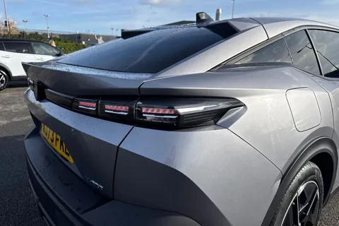 32 of 66 for PEUGEOT 408 1.6 12.4kWh Allure Premium Fastback e-EAT Euro 6 (s/s) 5dr