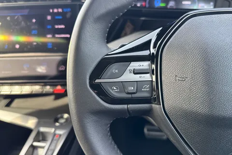 39 of 66 for PEUGEOT 408 1.6 12.4kWh Allure Premium Fastback e-EAT Euro 6 (s/s) 5dr