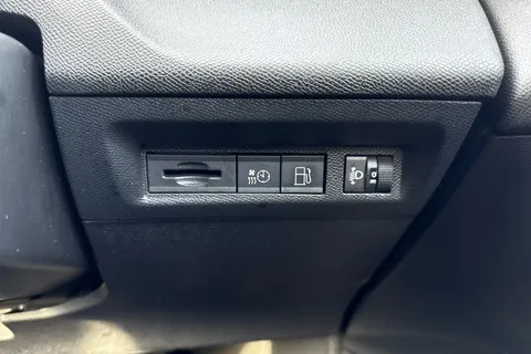 41 of 66 for PEUGEOT 408 1.6 12.4kWh Allure Premium Fastback e-EAT Euro 6 (s/s) 5dr