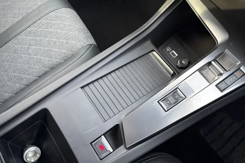 57 of 66 for PEUGEOT 408 1.6 12.4kWh Allure Premium Fastback e-EAT Euro 6 (s/s) 5dr