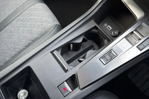 58 of 66 for PEUGEOT 408 1.6 12.4kWh Allure Premium Fastback e-EAT Euro 6 (s/s) 5dr