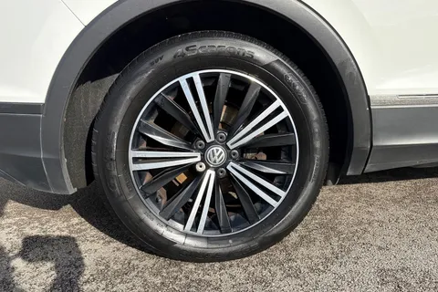 10 of 64 for Volkswagen Tiguan 1.4 TSI SE Navigation Euro 6 (s/s) 5dr