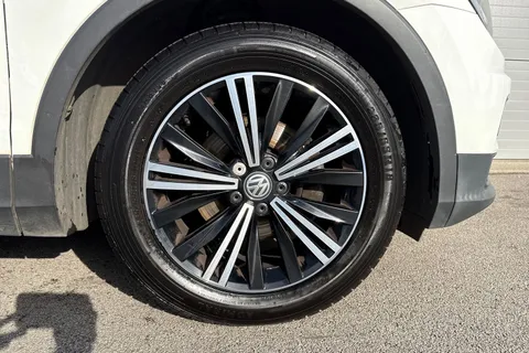 11 of 64 for Volkswagen Tiguan 1.4 TSI SE Navigation Euro 6 (s/s) 5dr