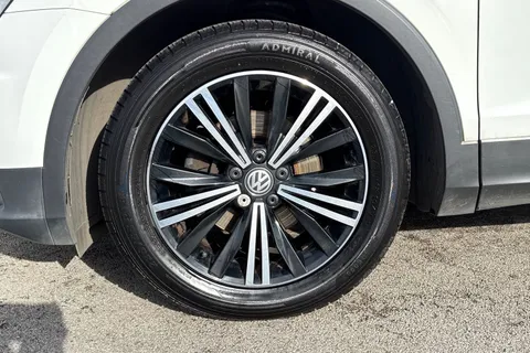 12 of 64 for Volkswagen Tiguan 1.4 TSI SE Navigation Euro 6 (s/s) 5dr