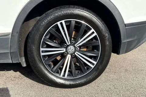 13 of 64 for Volkswagen Tiguan 1.4 TSI SE Navigation Euro 6 (s/s) 5dr