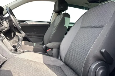 16 of 64 for Volkswagen Tiguan 1.4 TSI SE Navigation Euro 6 (s/s) 5dr