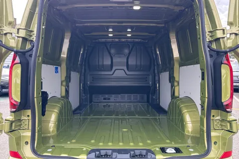 BA25KXR Volkswagen Transporter 2.0 TDI 150 Commerce Pro Van Automatic Thumbnail #7