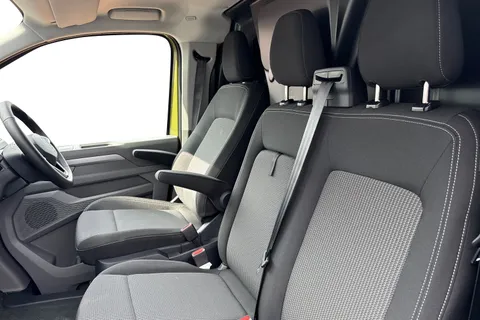 BA25KXR Volkswagen Transporter 2.0 TDI 150 Commerce Pro Van Automatic Thumbnail #16