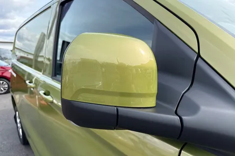 BA25KXR Volkswagen Transporter 2.0 TDI 150 Commerce Pro Van Automatic Thumbnail #28