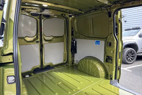 BA25KXR Volkswagen Transporter 2.0 TDI 150 Commerce Pro Van Automatic Thumbnail #32