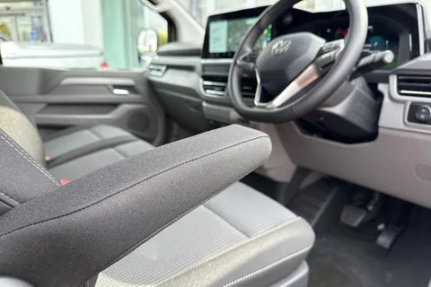 BA25KXR Volkswagen Transporter 2.0 TDI 150 Commerce Pro Van Automatic Thumbnail #34