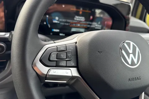 BA25KXR Volkswagen Transporter 2.0 TDI 150 Commerce Pro Van Automatic Thumbnail #35