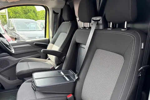 BA25KXR Volkswagen Transporter 2.0 TDI 150 Commerce Pro Van Automatic Thumbnail #43