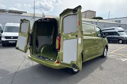 BA25KXR Volkswagen Transporter 2.0 TDI 150 Commerce Pro Van Automatic Thumbnail #55