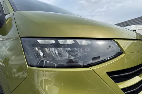 BA25KXR Volkswagen Transporter 2.0 TDI 150 Commerce Pro Van Automatic Thumbnail #59