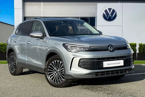 CY25GOJ Volkswagen Tiguan 2.0 TDI Match 5dr DSG ⭐Winter pack, Steel space saver spare wheel ⭐ Thumbnail #2