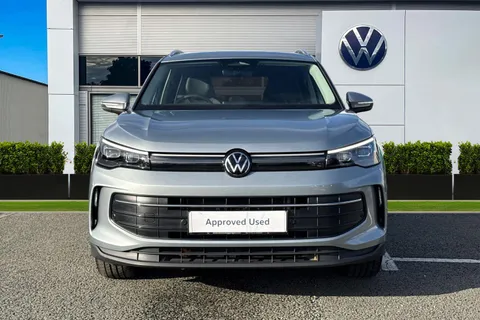 CY25GOJ Volkswagen Tiguan 2.0 TDI Match 5dr DSG ⭐Winter pack, Steel space saver spare wheel ⭐ Thumbnail #6