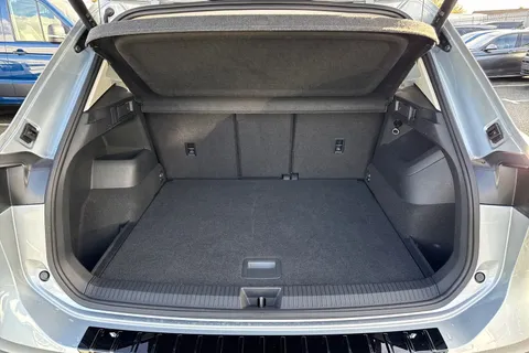 CY25GOJ Volkswagen Tiguan 2.0 TDI Match 5dr DSG ⭐Winter pack, Steel space saver spare wheel ⭐ Thumbnail #7