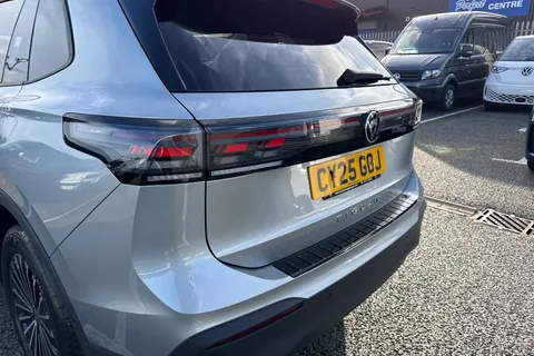 CY25GOJ Volkswagen Tiguan 2.0 TDI Match 5dr DSG ⭐Winter pack, Steel space saver spare wheel ⭐ Thumbnail #8