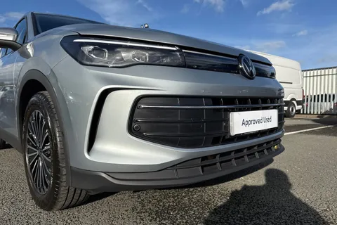 CY25GOJ Volkswagen Tiguan 2.0 TDI Match 5dr DSG ⭐Winter pack, Steel space saver spare wheel ⭐ Thumbnail #9