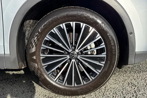 CY25GOJ Volkswagen Tiguan 2.0 TDI Match 5dr DSG ⭐Winter pack, Steel space saver spare wheel ⭐ Thumbnail #10