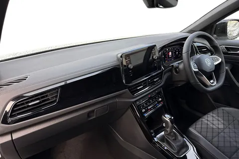  Volkswagen T-Roc 1.5 TSI Black Edition Plus SUV 5dr Petrol DSG Euro 6 (s/s) (150 ps) Thumbnail #15