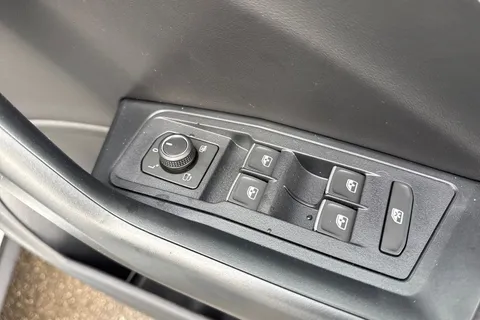  Volkswagen T-Roc 1.5 TSI Black Edition Plus SUV 5dr Petrol DSG Euro 6 (s/s) (150 ps) Thumbnail #21