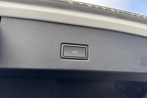  Volkswagen T-Roc 1.5 TSI Black Edition Plus SUV 5dr Petrol DSG Euro 6 (s/s) (150 ps) Thumbnail #30